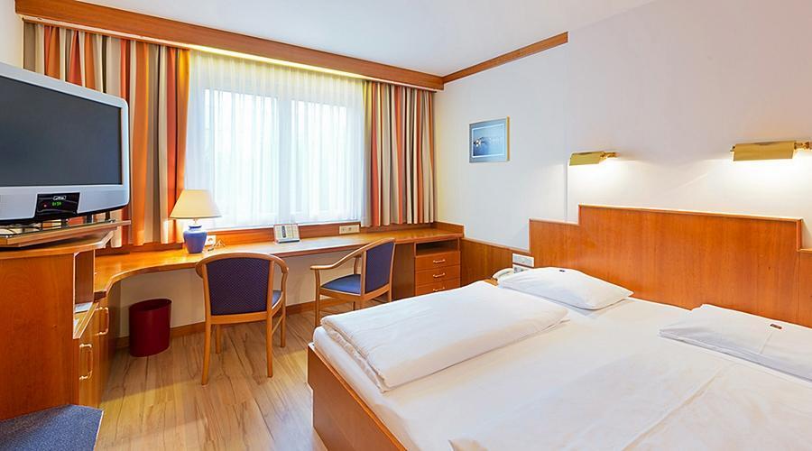 VIENNA SPORTHOTEL 4*